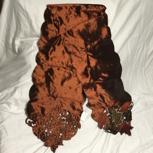 Beautiful Autumnal Table Runner 70in (178 cm) - Picture 1 of 9